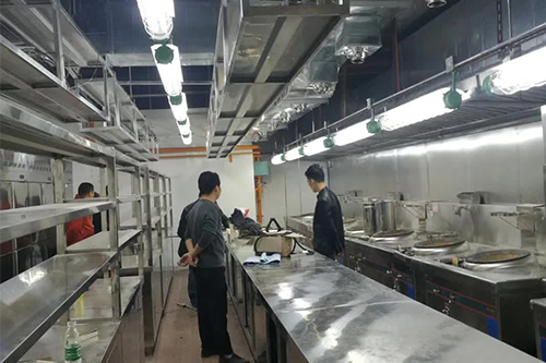 開個飯店，需要哪些廚房設(shè)備，又該如何擺放？